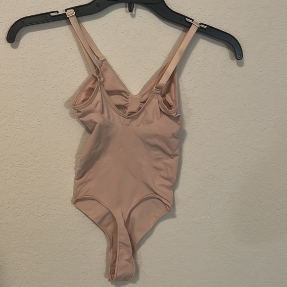 NWOT SKIMS Sculpting Thong Bodysuit new Shapewear S/M - Picture 4 of 5